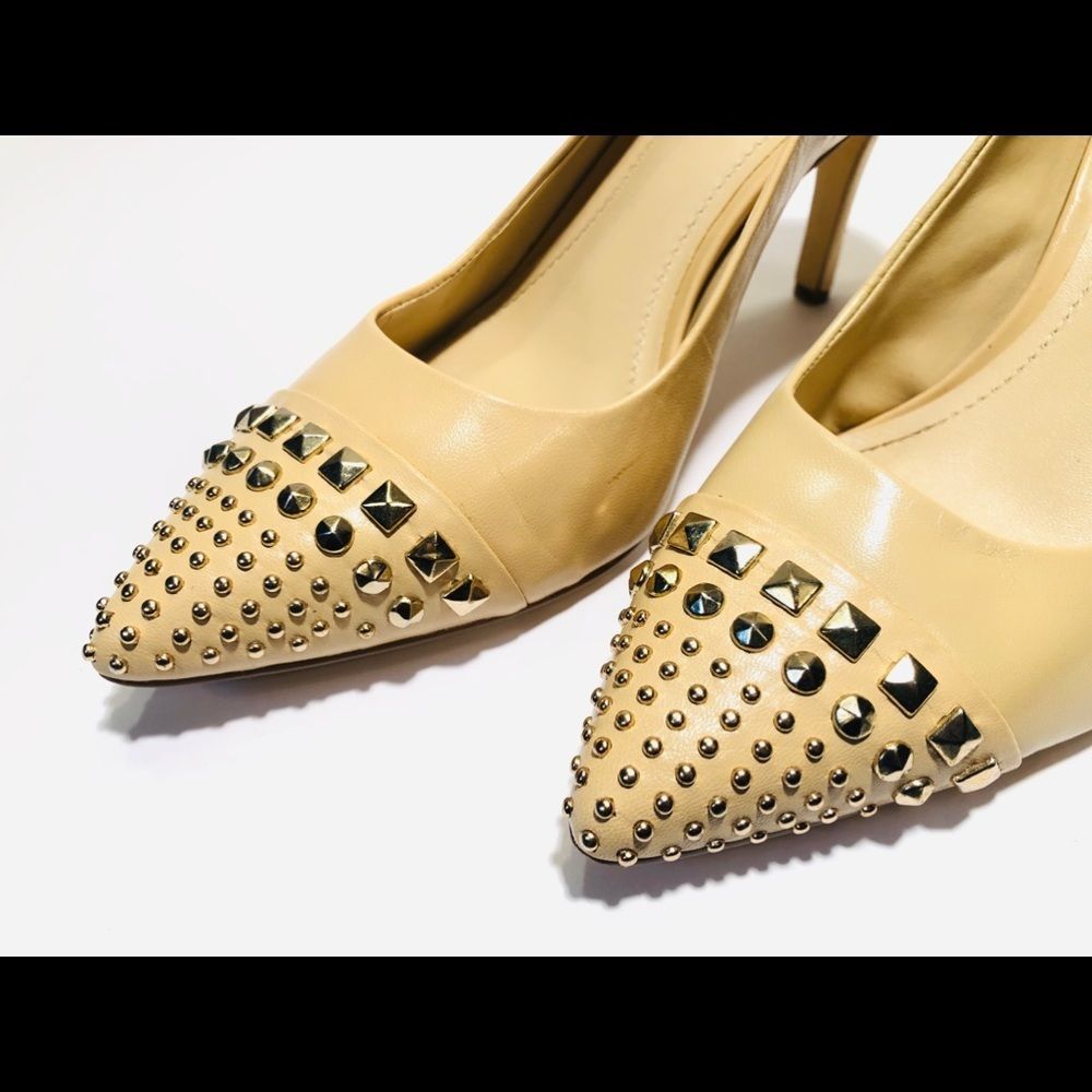 ❤️ GUC - BCBGENERATION Leather Pointed Studded Pump